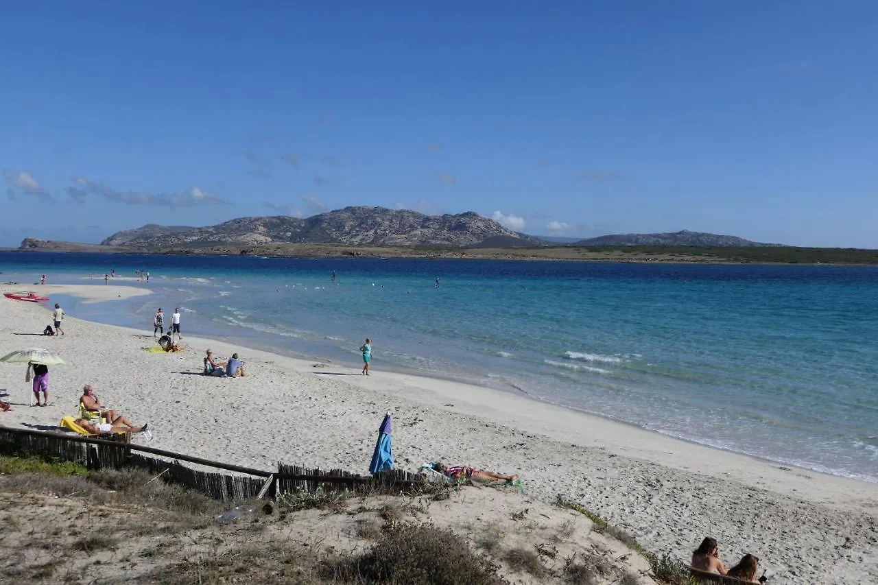 Resort Con Piscina A Soli 250 Mt Dalla Spiaggia La Pelosa Stintino